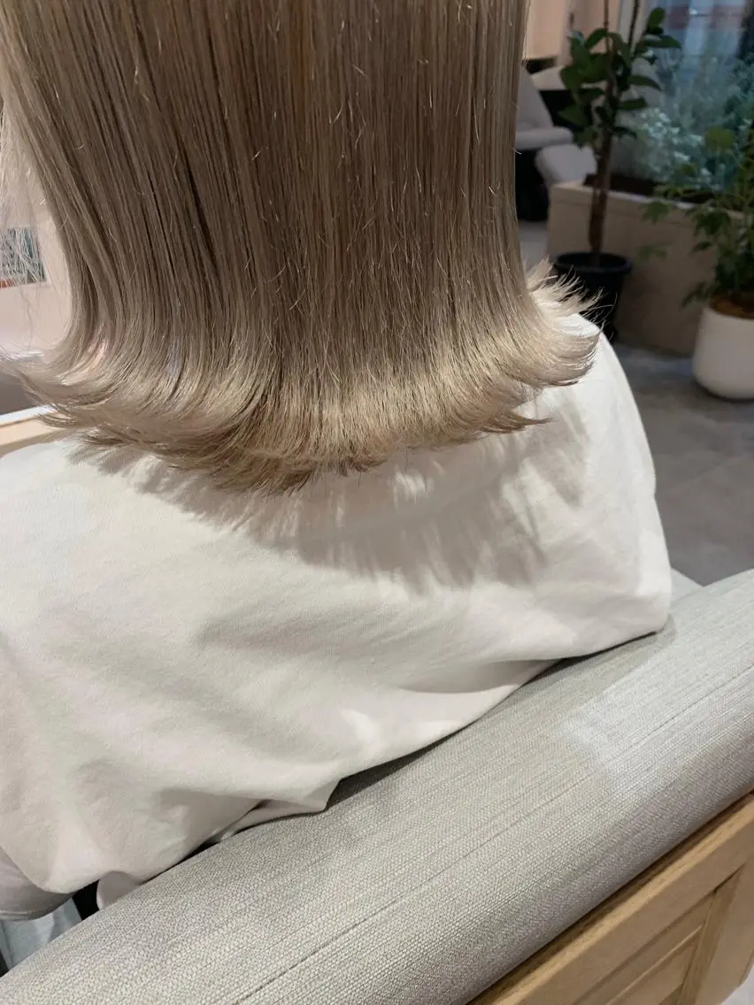 カラー ブロンド グレージュ シルバー rio .のヘアスタイル
