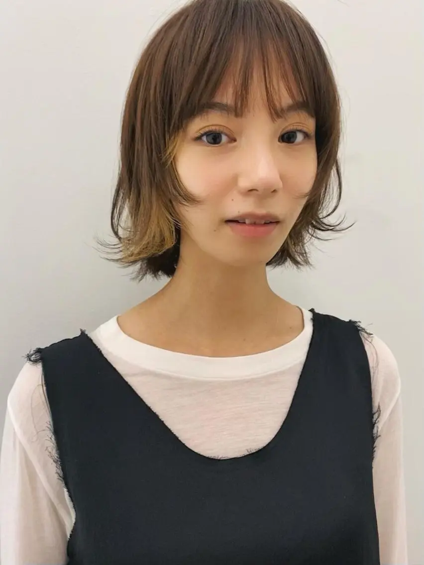 ミディアム カラー 透明感カラー 顔まわりレイヤー レイヤーカット 大石 沙季のヘアスタイル