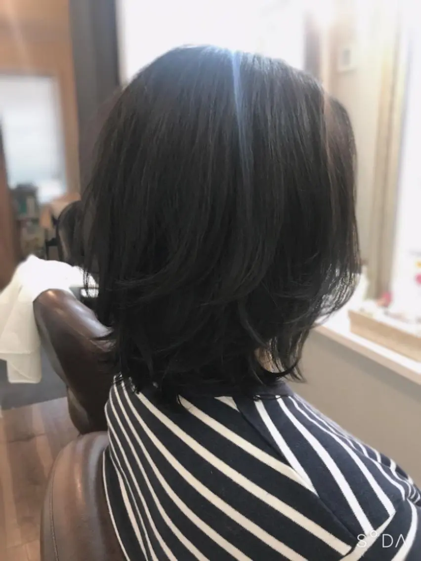 ミディアム ウルフカット ヘアカラー 🌈elua yukaのヘアスタイル