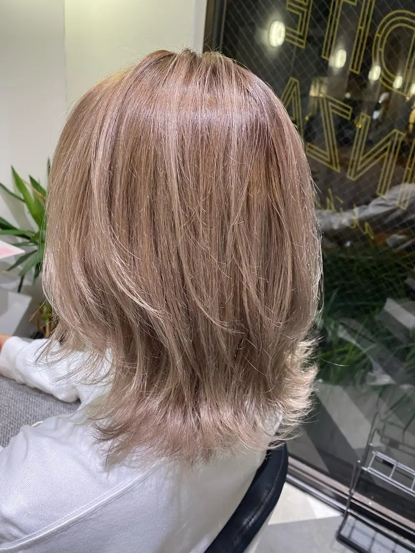 ミディアム APHRODITE 升田 潤のヘアスタイル