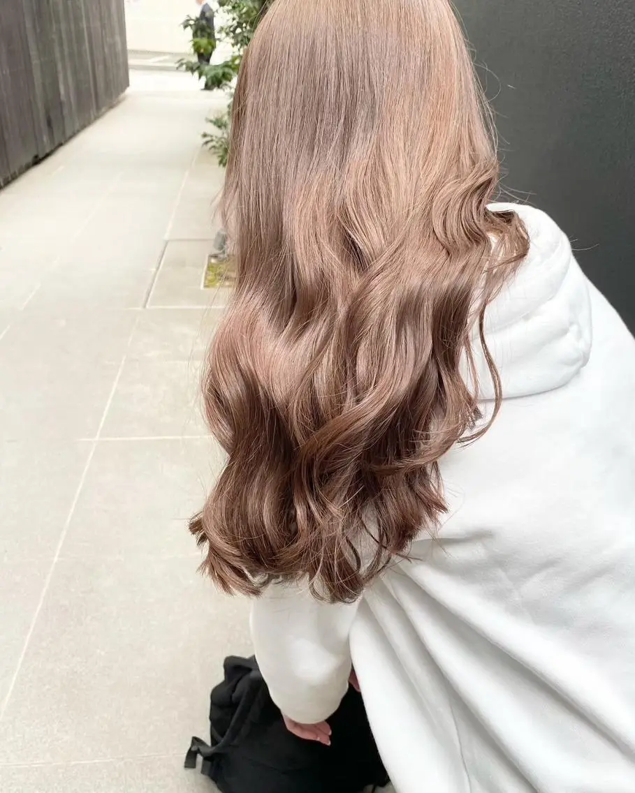 ロング カラー パーマ ピンクカラー ロング 似合わせカラー/ ベージュ いちご🍓のヘアスタイル