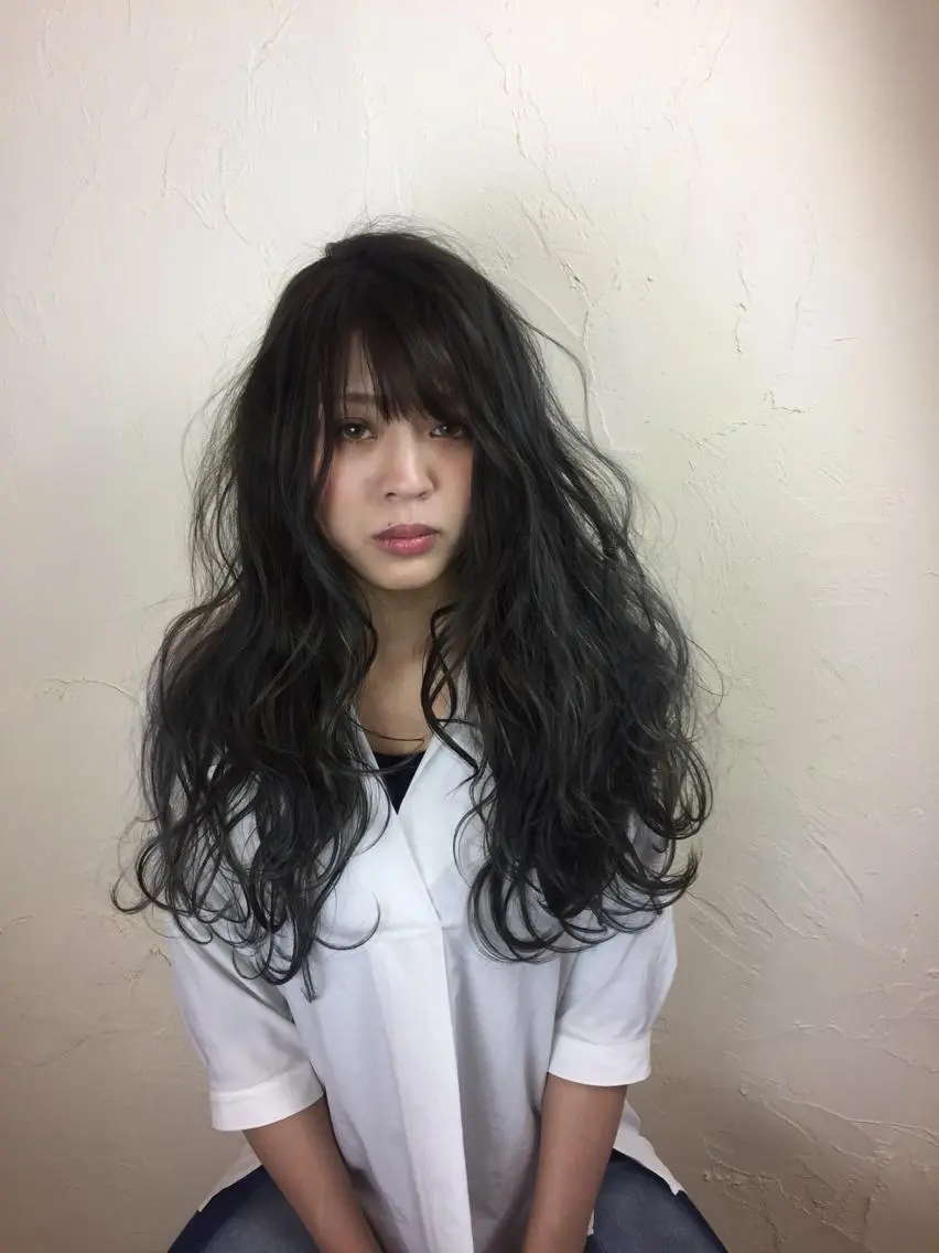 ロング 韓国レイヤー外国人風 透明感カラー髪質改善のヘアスタイル