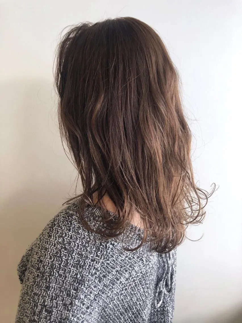 ミディアム カラー ヘアカラー トリートメント MIOベージュカラー 柔らかいカラーのヘアスタイル