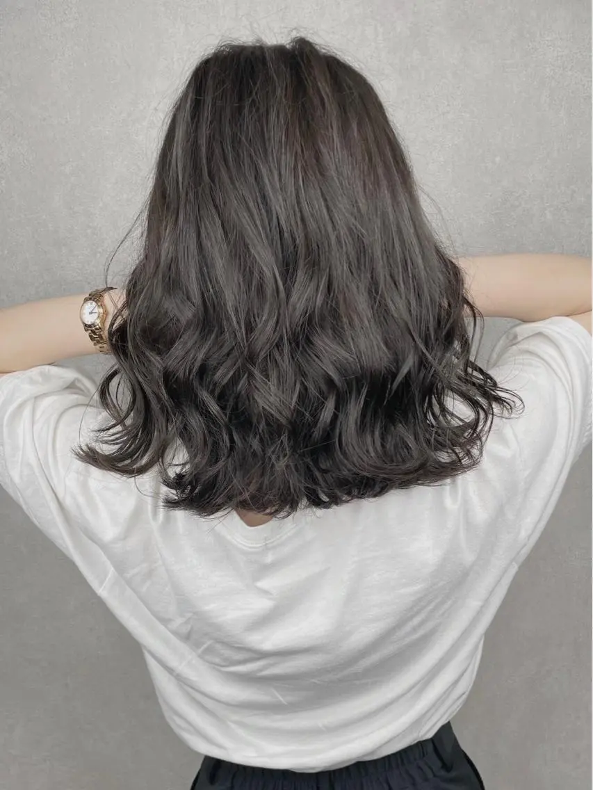 ミディアム カラー カット ヘアカラー トリートメント 井本翔太.髪質改善. ベージュ.グレージュのヘアスタイル