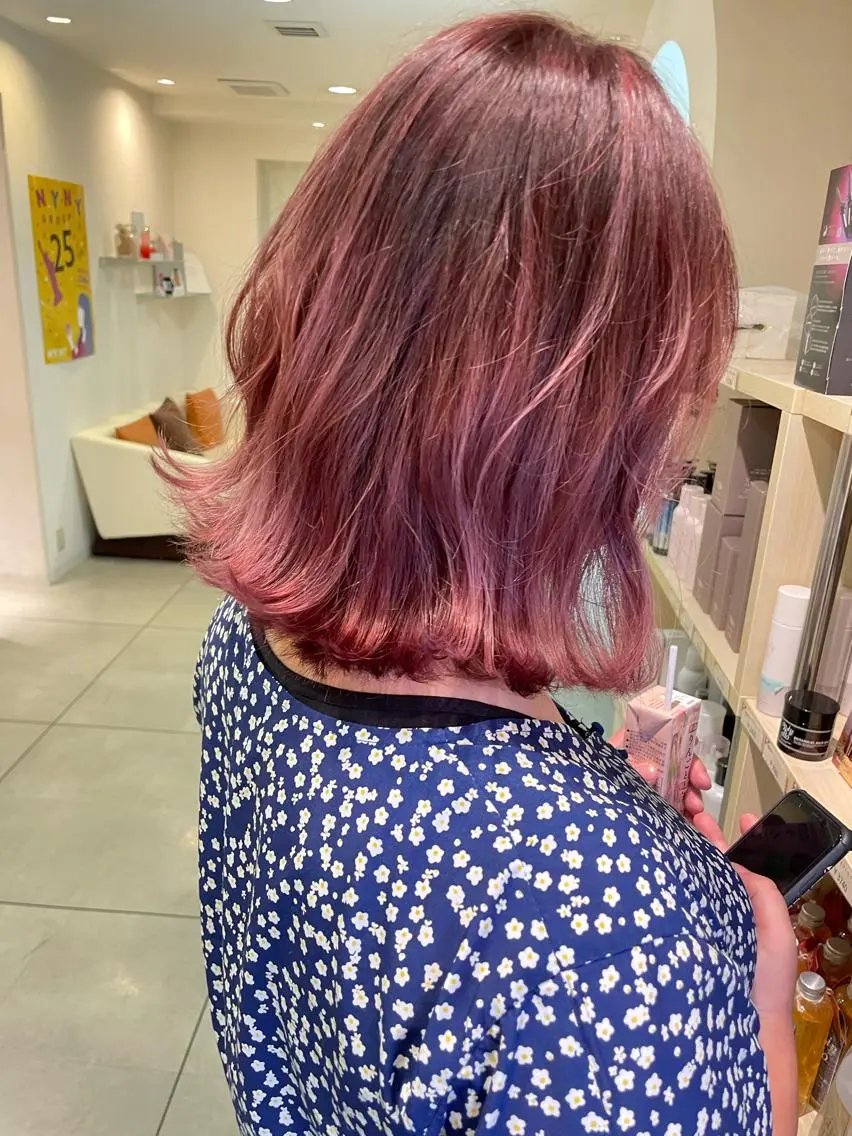 ミディアム レイヤーカット ヘアカラー トリートメント 松佐 ゆかりのヘアスタイル