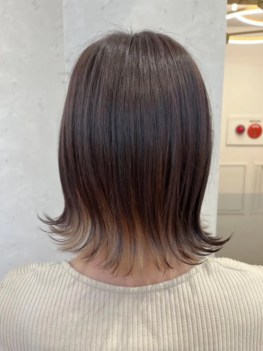 ミディアム カラー インナーカラー イエローカラー カット ヘアカラー 透明感カラー│ レイヤーヘア中居美樹のヘアスタイル