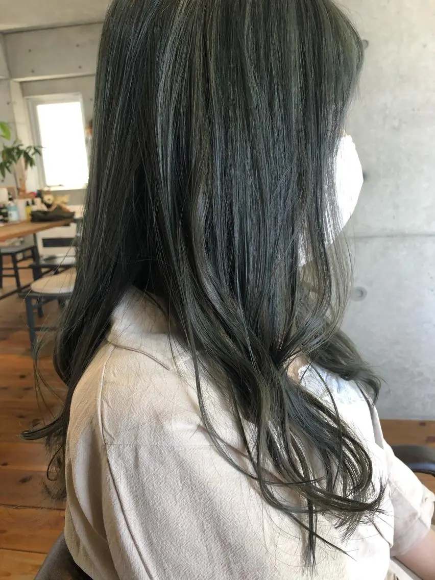 ロング カラー アッシュ オリーブアッシュ nagisa /縮毛矯正のヘアスタイル
