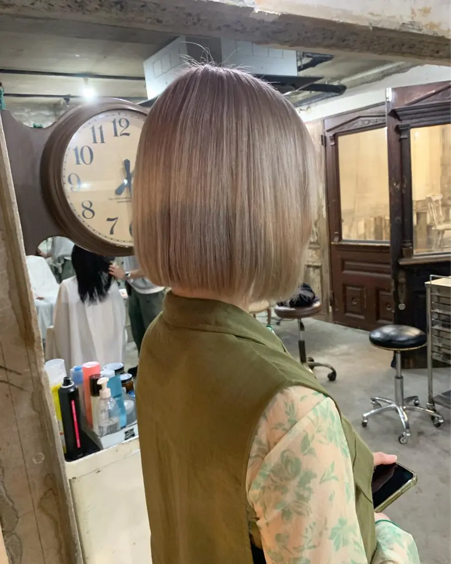 ミディアム カラー ベージュカラー ハイトーンカラー ホワイトベージュ 似合わせカラー🫶 小川千波のヘアスタイル