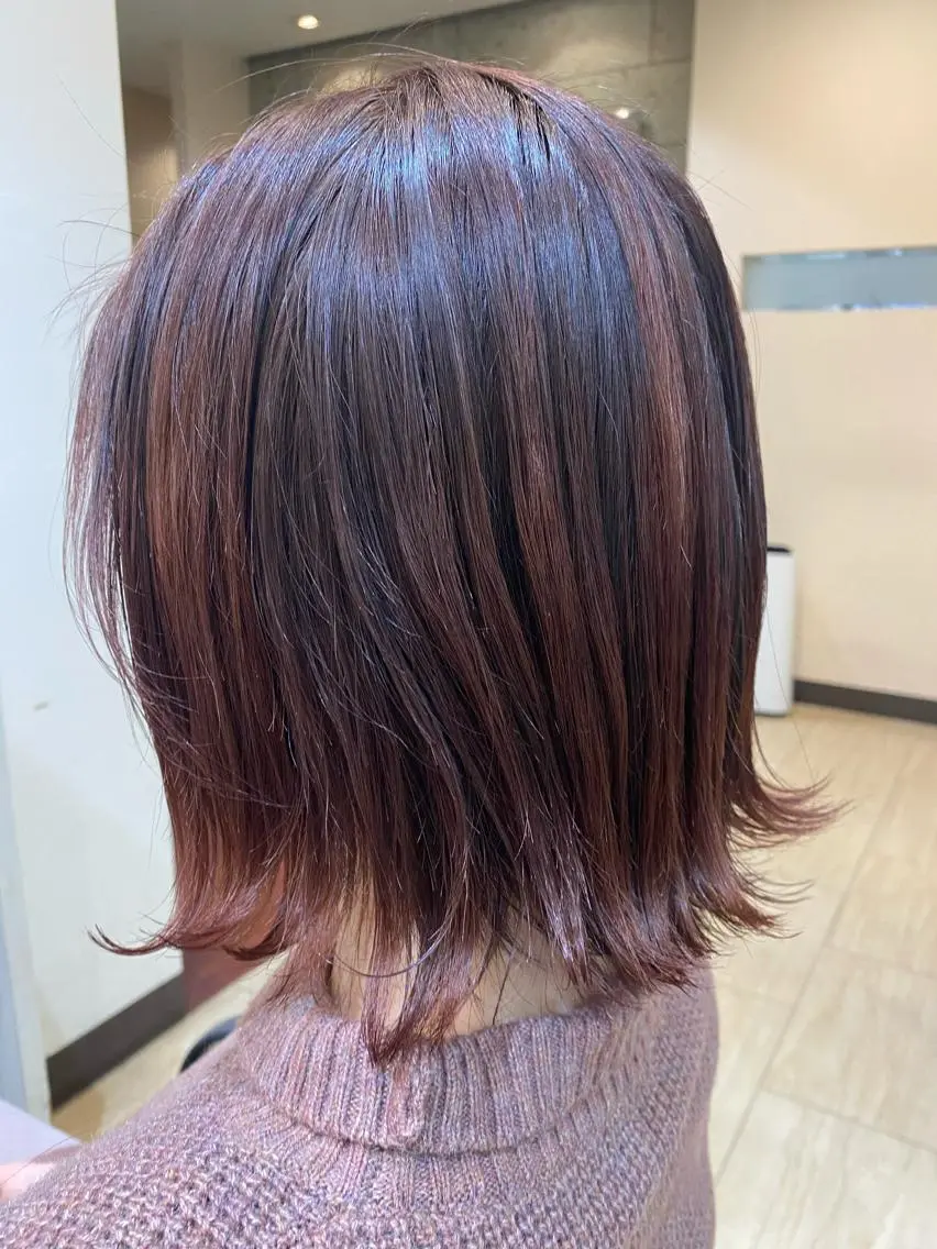 ショート カラー ブリーチ ピンクカラー レッドカラー 外ハネヘア wa daのヘアスタイル