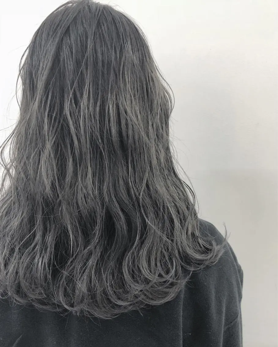 セミロング カラー ニシオカ タクヤのヘアスタイル