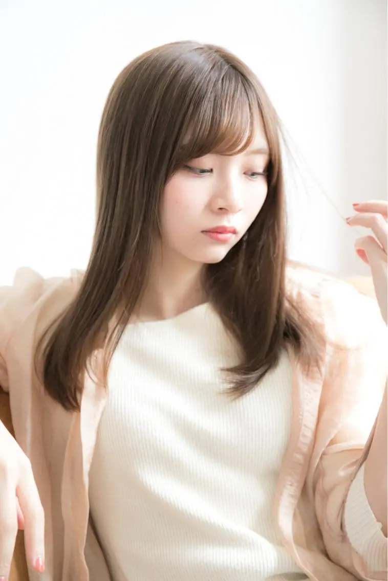 ミディアム カラー 透明感カラー トップ スタイリストのヘアスタイル