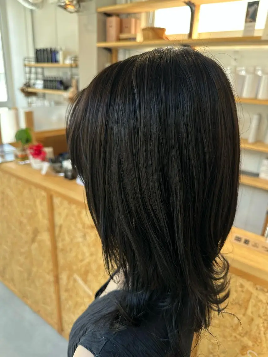 ミディアム カラー 黒髪 ヘアカラー 松本 莉央のヘアスタイル