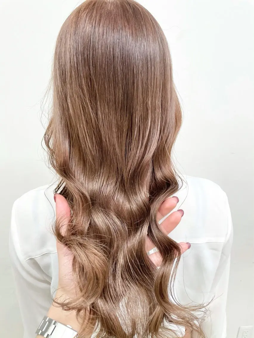 ロング カラー 🩵ハイトーン 美咲🩵のヘアスタイル