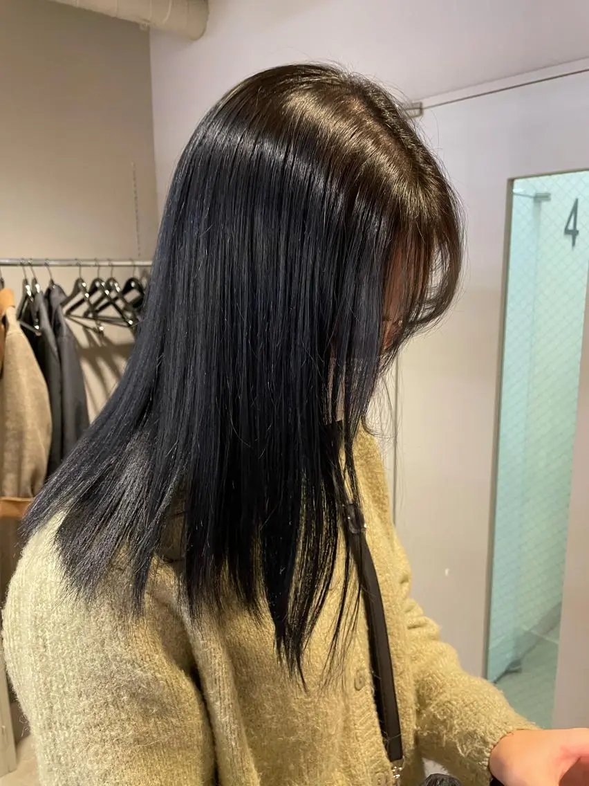 ミディアム カラー 抜け感レイヤー︴ ニュアンスカラーのヘアスタイル