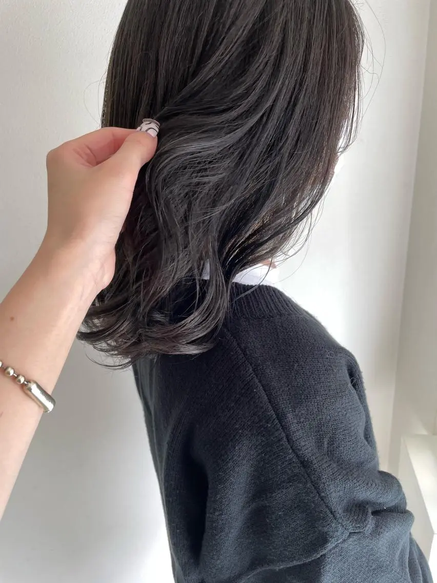 セミロング 金井愛華 【monolith】のヘアスタイル