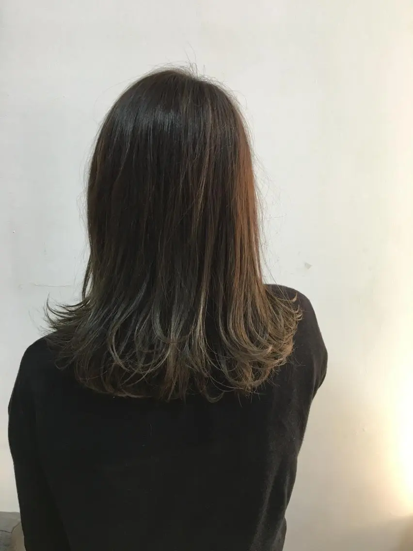 セミロング カラー グラデーションカラー 横浜ブリーチムラ直し ハイトーン/ブリーチのヘアスタイル