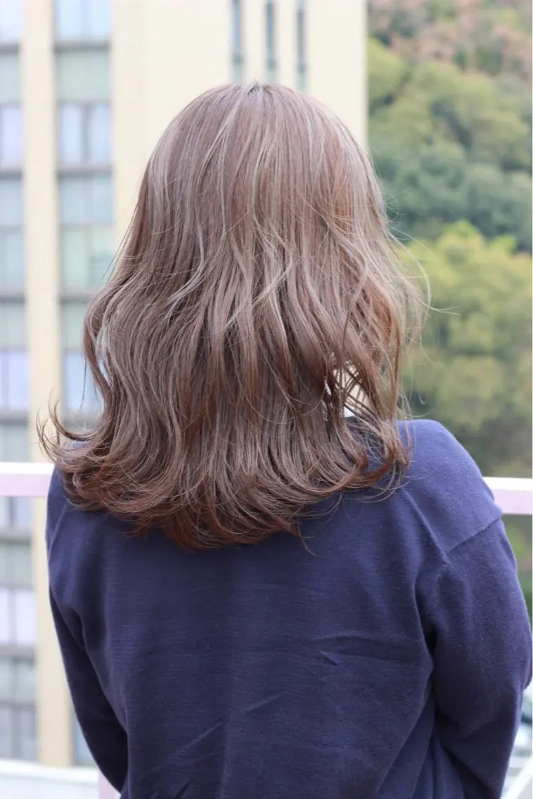 セミロング カラー グレージュ ハイライトカラー ハイライト ヘアカラー Viage （ビアージュ）のヘアスタイル