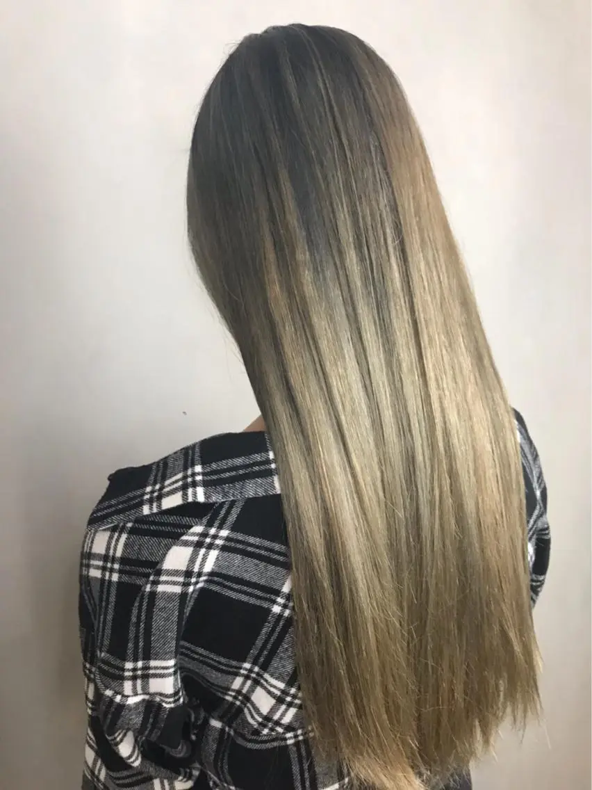 ロング カラー アッシュ バレイヤージュ ベージュカラー グラデーションカラー レイヤーカット カット ヘアカラー BROCANTE立川 karasawa.nのヘアスタイル
