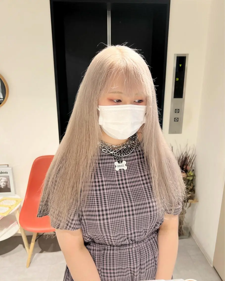 セミロング デザイン🥇複雑履歴 ハイトーン特化のヘアスタイル