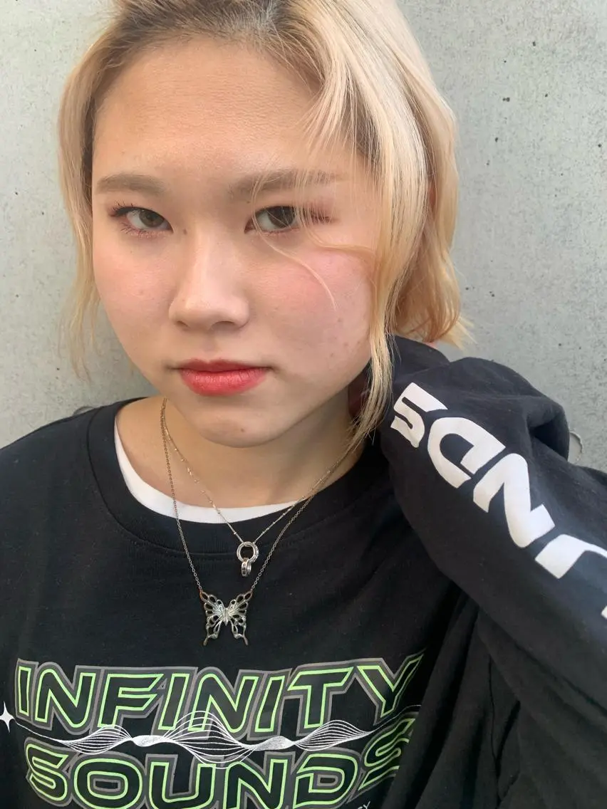 ミディアム カラー ヘアアレンジ 🐝岡本 柚葉🐝のヘアスタイル