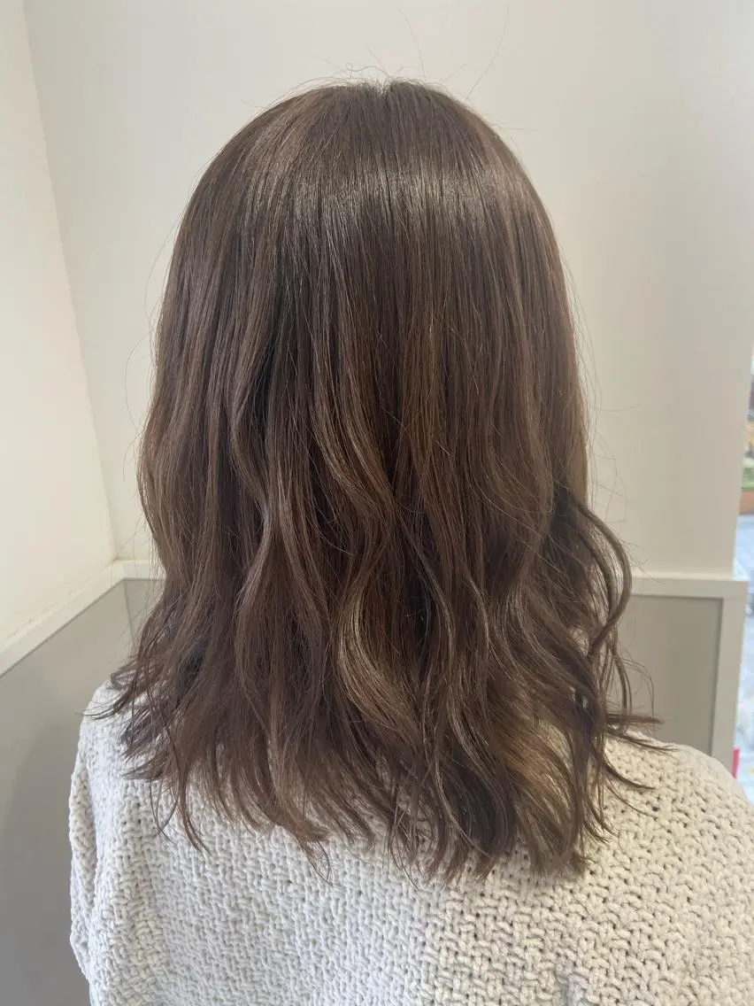セミロング カラー カット ヘアカラー トリートメント 小栗 麻衣のヘアスタイル