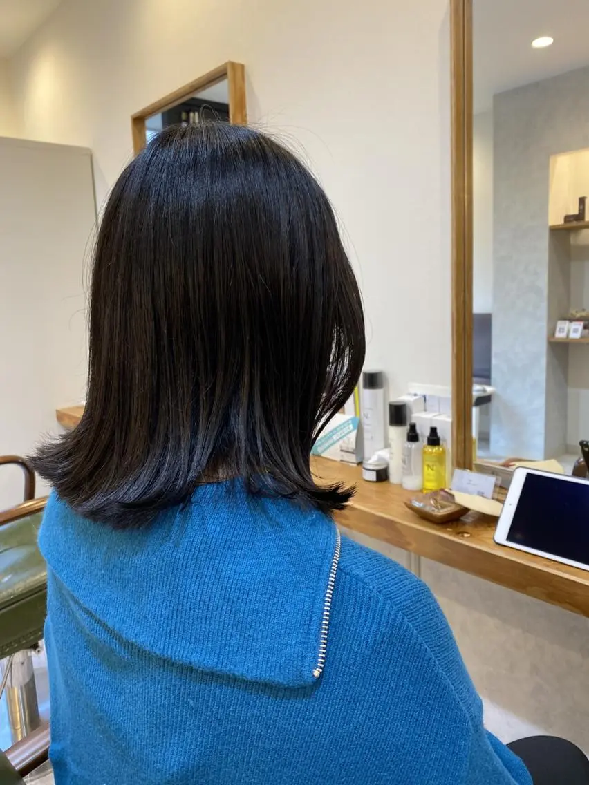 ミディアム カラー ミディアムパーマ アッシュ アッシュグレー ベージュカラー 黒髪 エイトウメダ 店長 稲尾友則のヘアスタイル