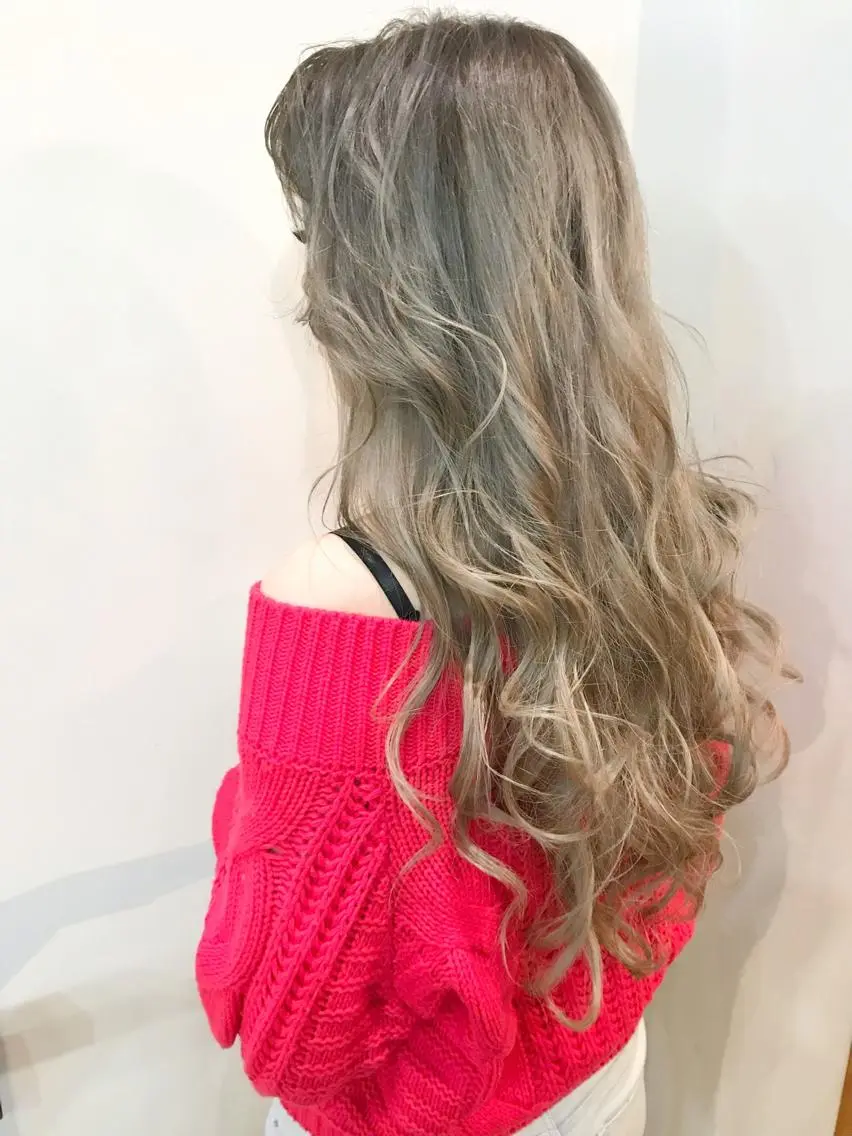 ロング カラー ヘアアレンジ グラデーションカラー ハイトーンカラー 中村 梨沙のマツエク・マツパデザイン
