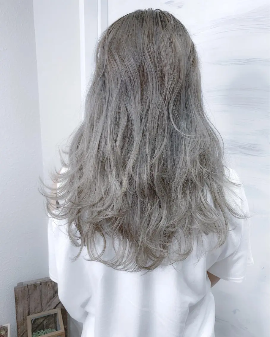 セミロング カラー ブリーチ ケアブリーチ 透明感カラー グレージュ カーキグレージュ ヘアカラー エクステ BOX mico.のヘアスタイル