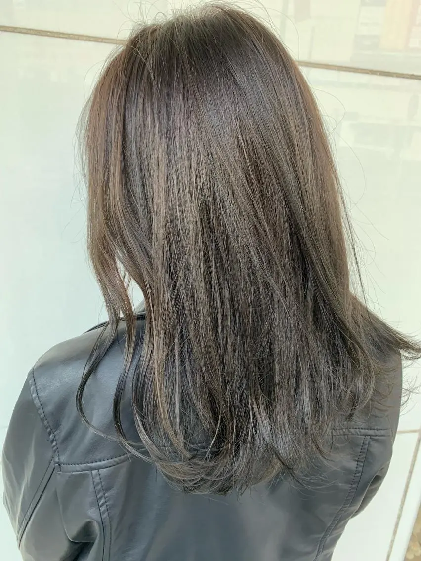 セミロング カラー グレージュ オリーブグレージュ オリーブグレー ⛄️冬の透明感 カラー⛄️大西のヘアスタイル