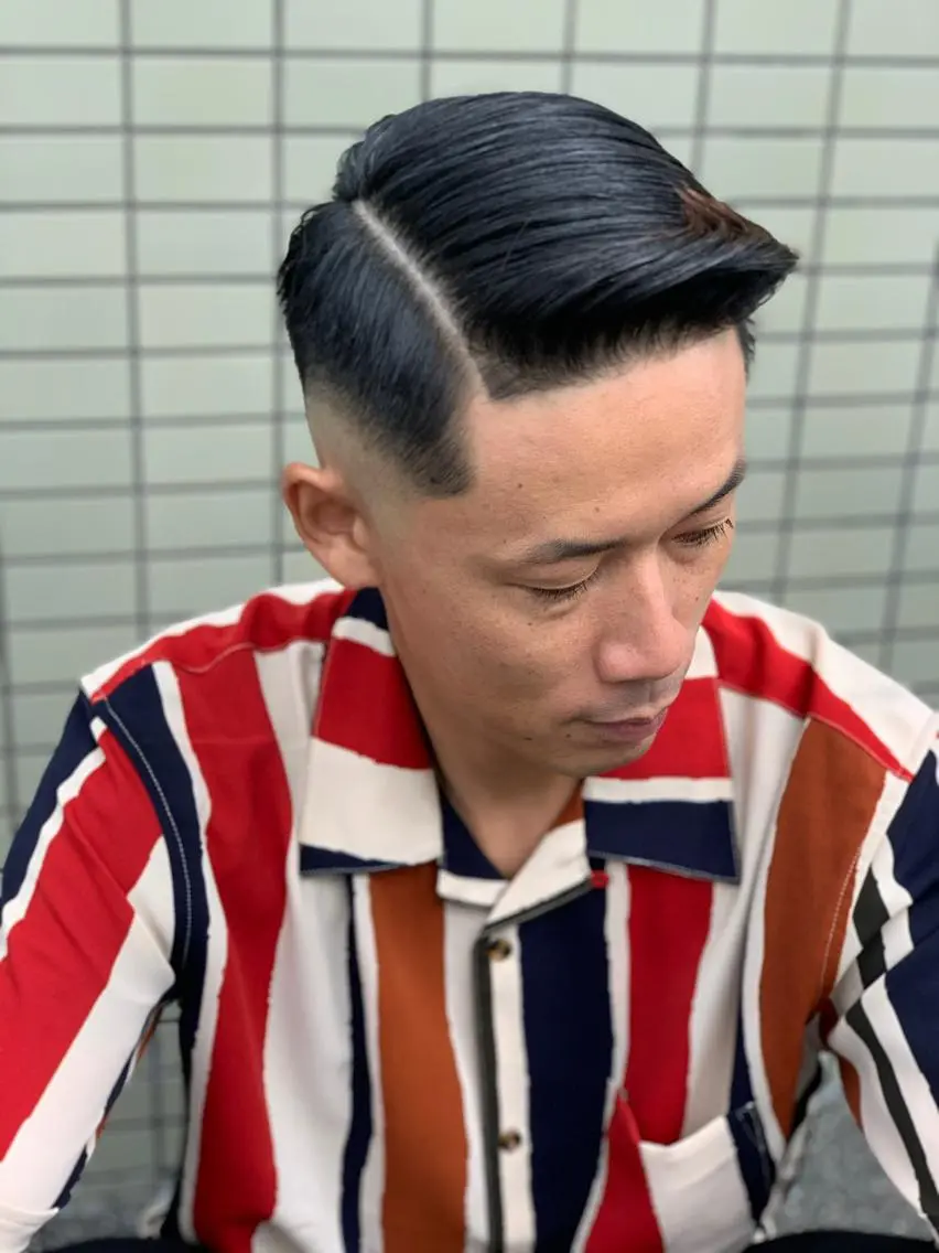 ショート パーマ メンズ フェードカット 濡れパン スキンフェード 石鳶 勝のヘアスタイル