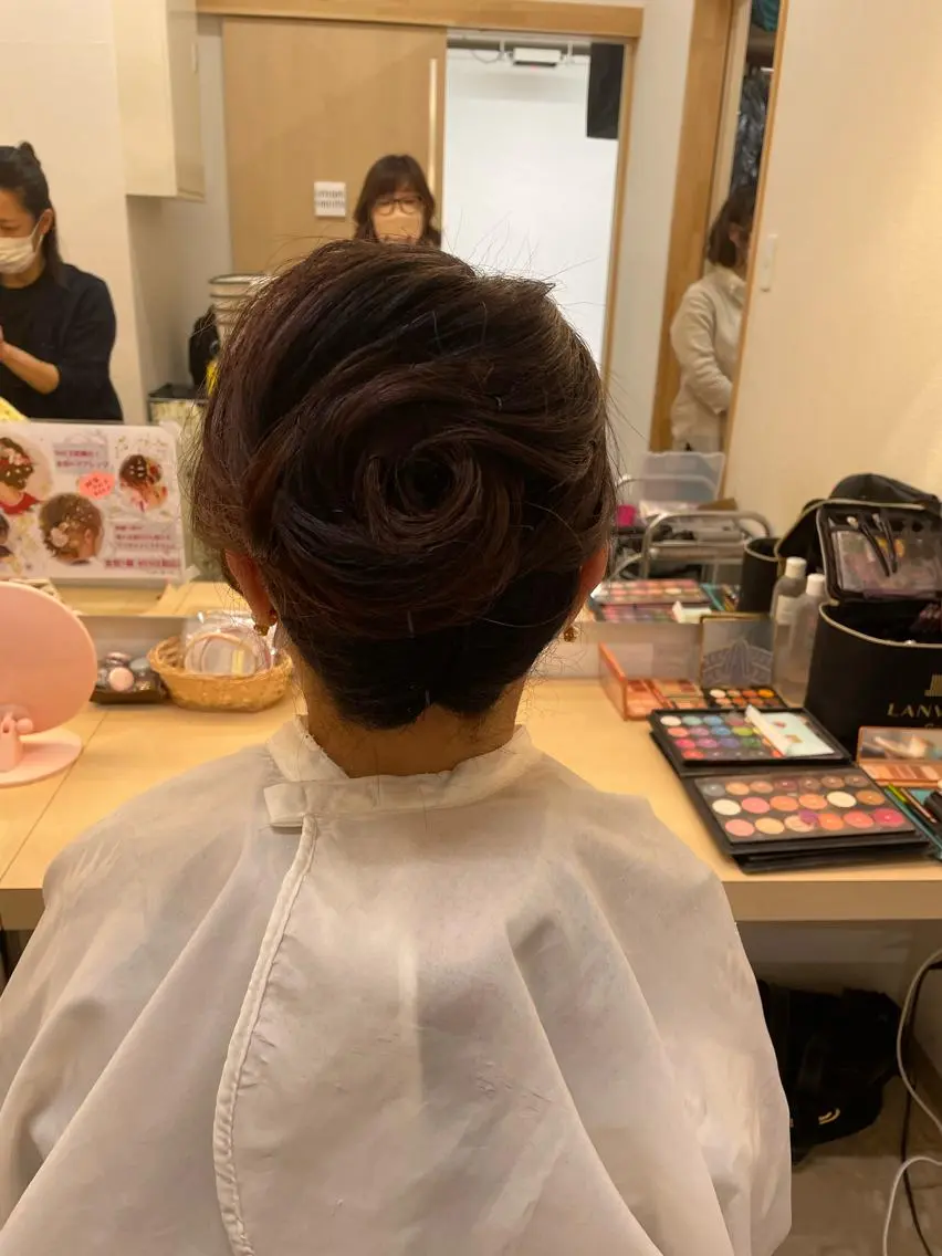 ヘアアレンジ 夜会巻き ヘアセット HempBeauty 浅野アサミのヘアスタイル
