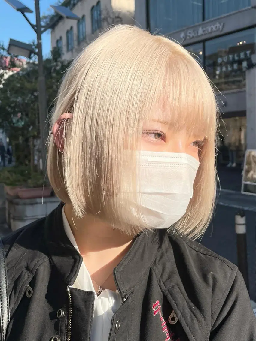 ショート カラー ヘアアレンジ ベージュカラー シルバー ホワイトベージュ ホワイトシルバー ヘアカラー トリートメント ヘアセット 柔らかカラー/ 縮毛矯正YUTO🧋のヘアスタイル