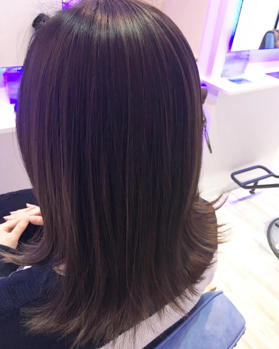 セミロング カラー ブリーチ ブリーチなしカラー 白井 つづりのヘアスタイル