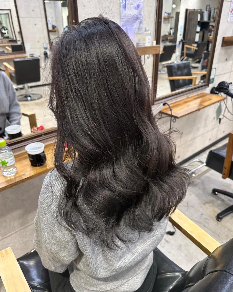 ロング カラー ブリーチ ダブルカラー ラベンダーカラー ラベンダーグレー ブリーチなしカラー 遠藤沙也加 /レイヤーカットのヘアスタイル