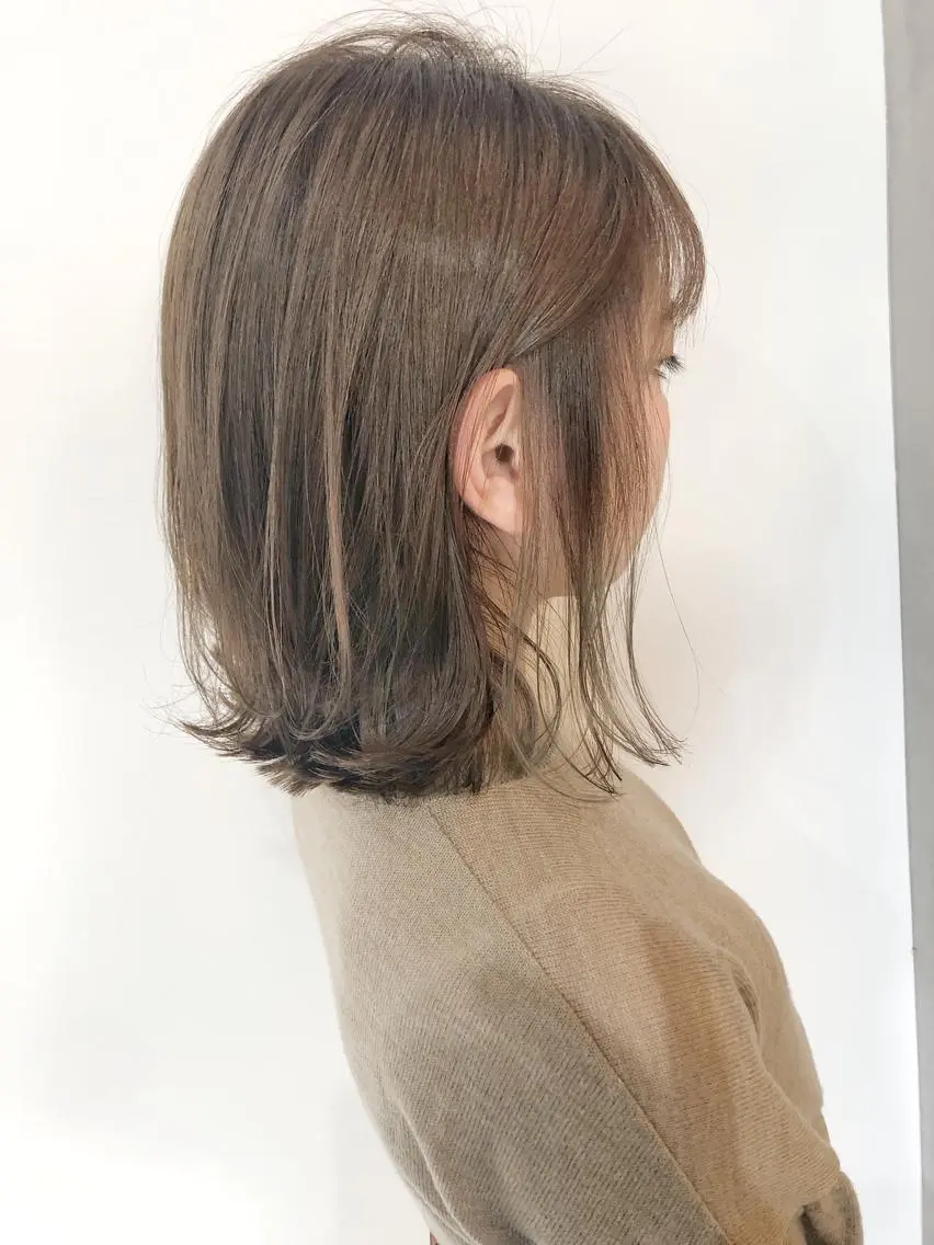 ミディアム カラー ヘアアレンジ ネイル マツエク・マツパ 透明感カラー ハイライトカラー 外国人風カラー ハイライト 外ハネヘア カット ヘアカラー 夜23時まで予約🉑 reverieあきらのヘアスタイル