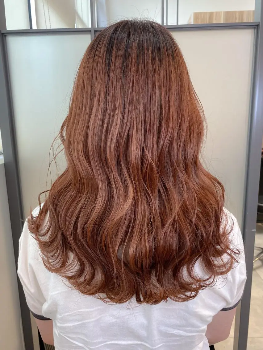 セミロング カラー ブリーチ オレンジ 【透明感、艶髪】西村 有司のヘアスタイル