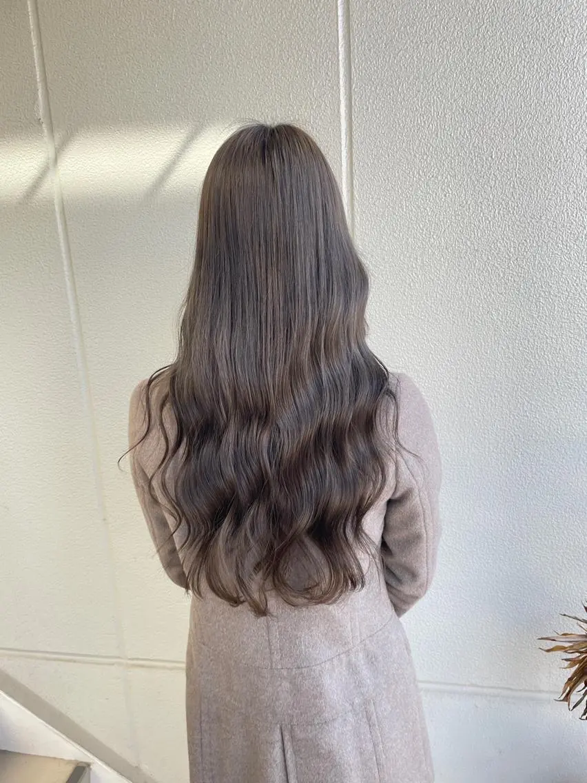 ロング カラー ヘアアレンジ グレージュ ヘアカラー トリートメント ヘッドスパ ヘアセット 艶カラー✨縮毛矯正✨ 翁長孝輔のヘアスタイル