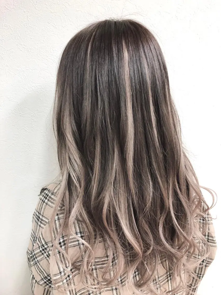 カラー 最高級エクステ /羽エクステ白石宇由のヘアスタイル