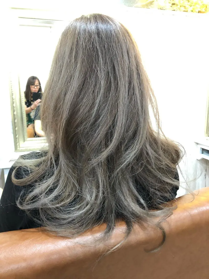 ロング カット ヘアカラー トリートメント 🐆アンドウ チカコ🦓のヘアスタイル