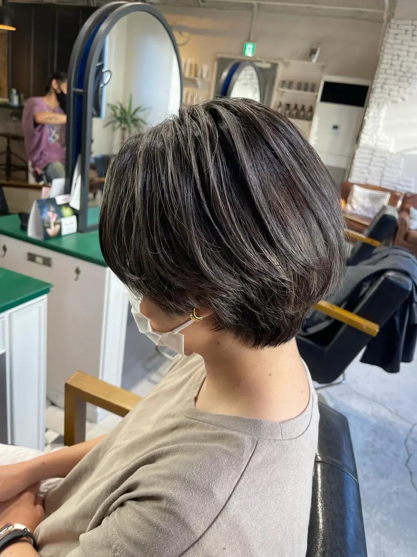 ショート カラー ハイライトカラー ハイライト ヘアカラー トリートメント &SONS 小林亨のヘアスタイル