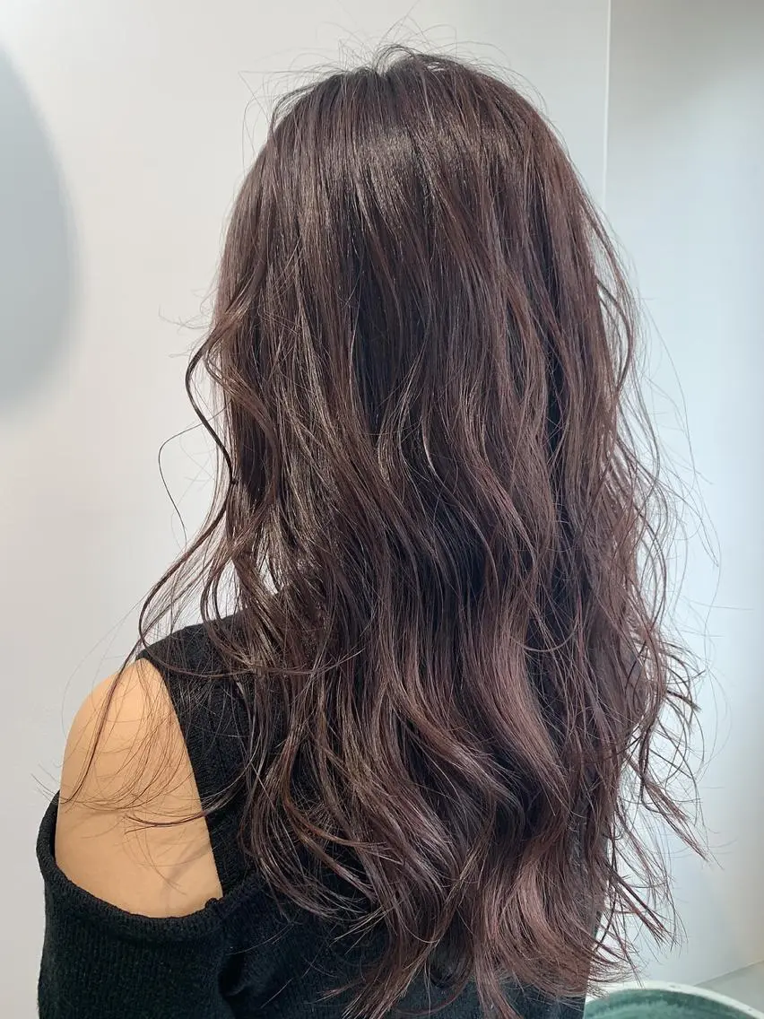 ロング カラー ベージュカラー 透明感カラー ピンクカラー ピンクベージュ Chlom🌿Top Stylist沖田のヘアスタイル