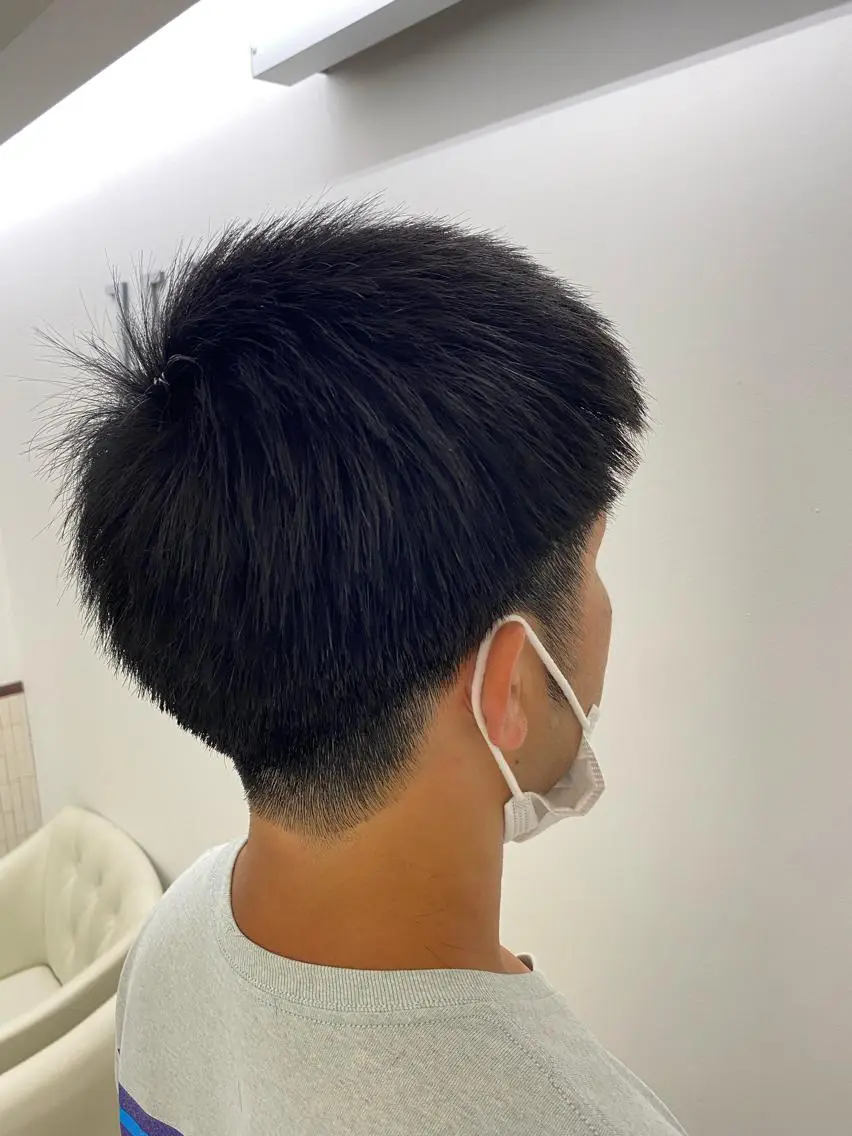 メンズ 刈り上げ コテ巻き風パーマ 藤澤　知彌のヘアスタイル