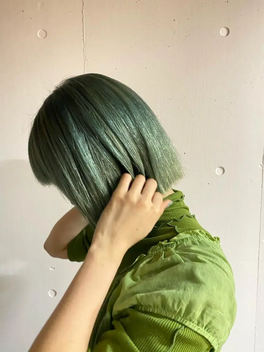 ミディアム カラー ブリーチ ケアブリーチ ミント ミントグリーン Yuki☺︎パーマ レイヤーカットのヘアスタイル