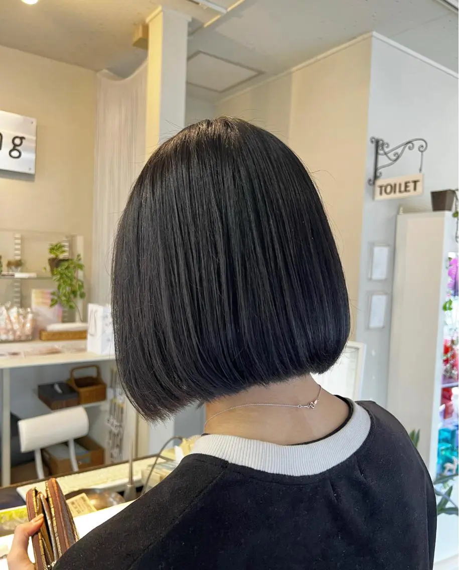 ショート カラー 黒髪 ブルーカラー ブルーブラック Ang　山口 莉沙のヘアスタイル