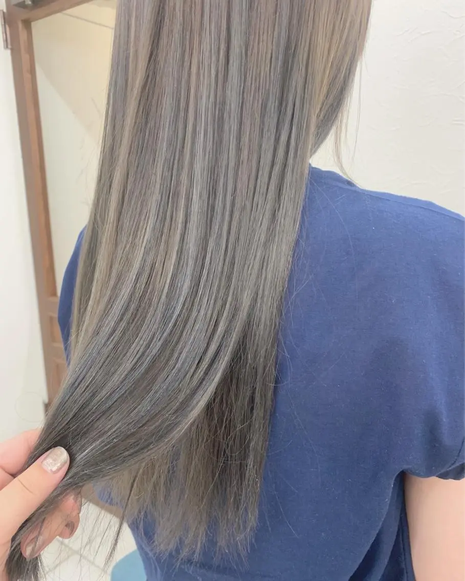 ロング カラー ヘアアレンジ 透明感カラー グレージュ ハイライトカラー ハイライト 眉毛ワックス konomiの眉毛・アイブロウイメージ