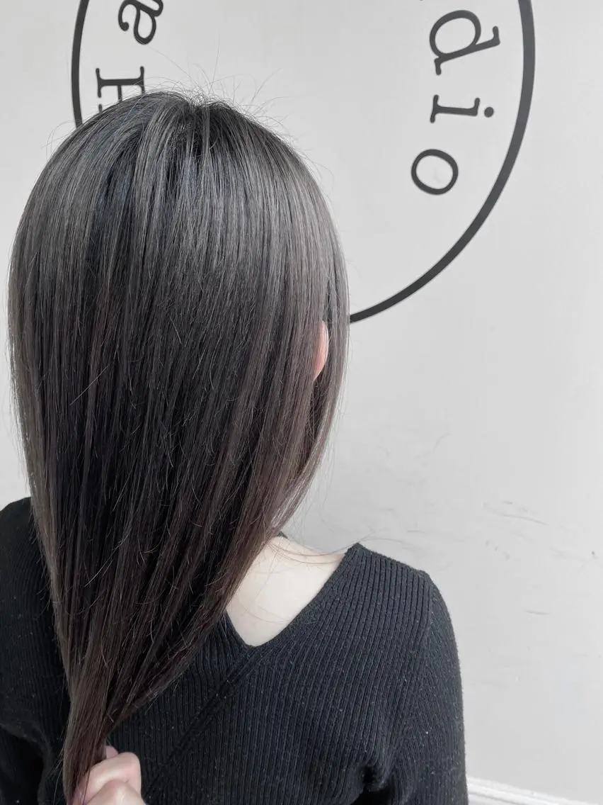 ロング カラー ダークグレー ダークグレージュ グレージュ ヘアカラー 川越 輝梨奈のヘアスタイル