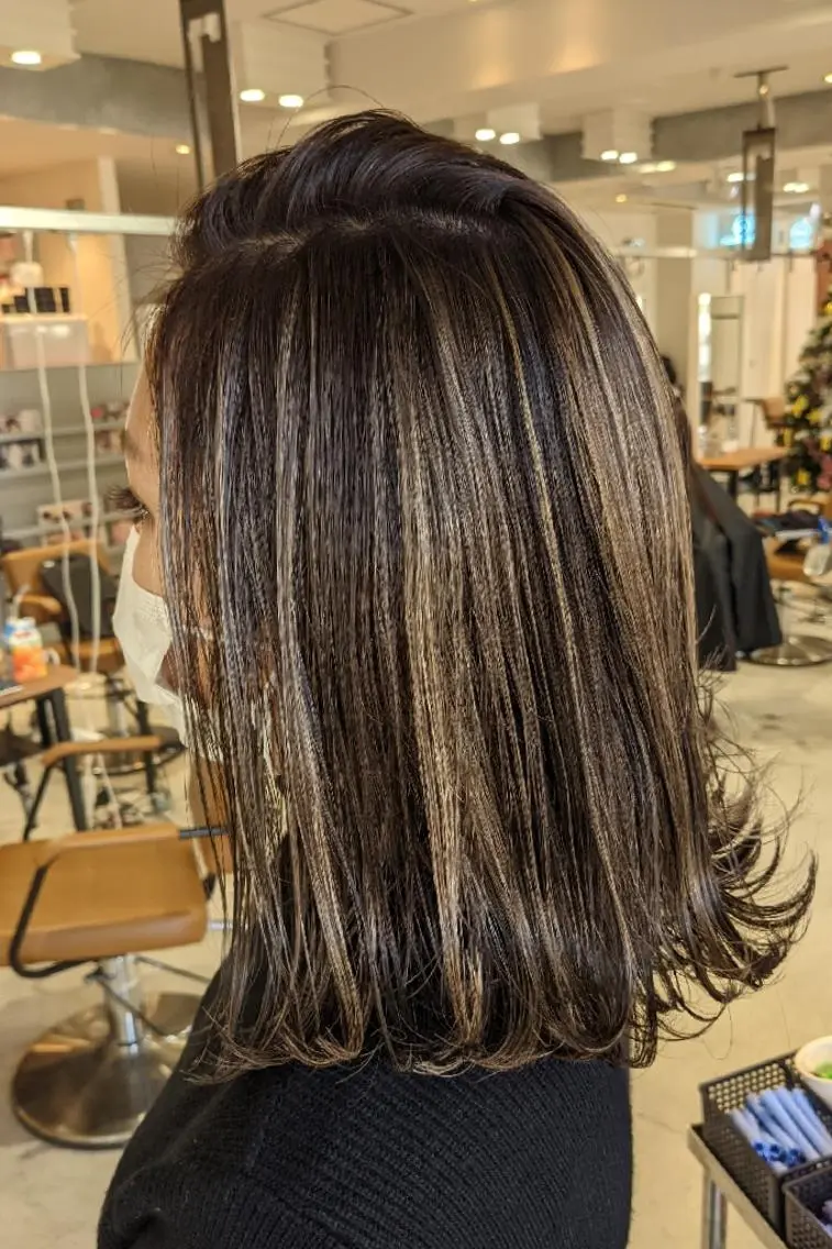 ミディアム ハイライト カット 縮毛矯正 トリートメント nameless髪質 改善ブリーチ心斎橋のヘアスタイル