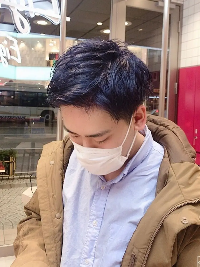 カラー メンズ 黒髪 ブルーカラー ブルーブラック ネイビーカラー 髙橋 かすみのヘアスタイル