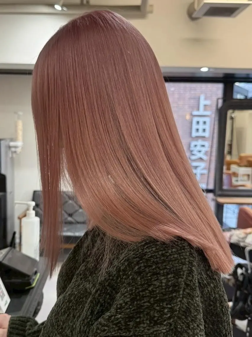 ミディアム カラー ピンクカラー ili 大阪のヘアスタイル