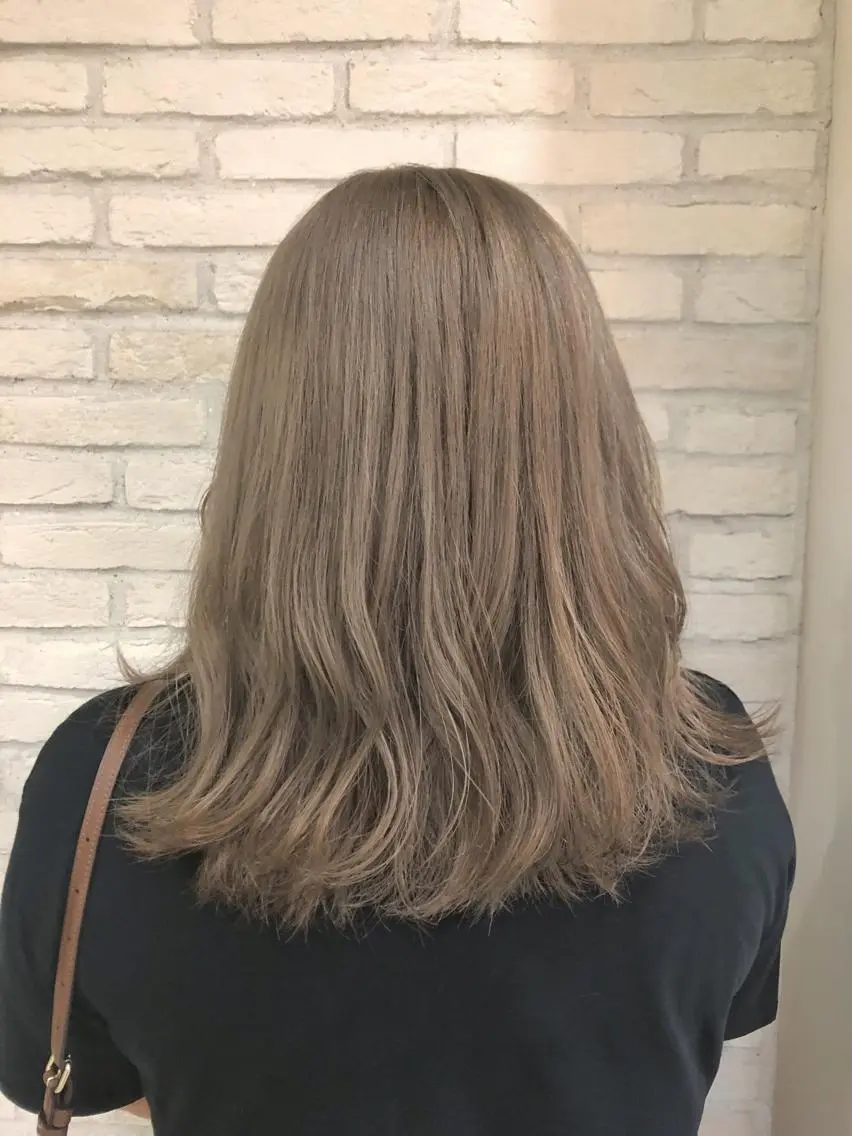 セミロング カラー ベージュカラー ミルクティーベージュ 大平 美沙のヘアスタイル